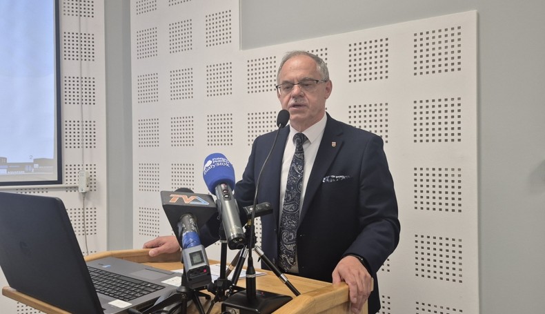 Prezydent Czesław Renkiewicz na sesji Rady Miasta Suwałki, 25.06.2025, fot. Areta Topornicka