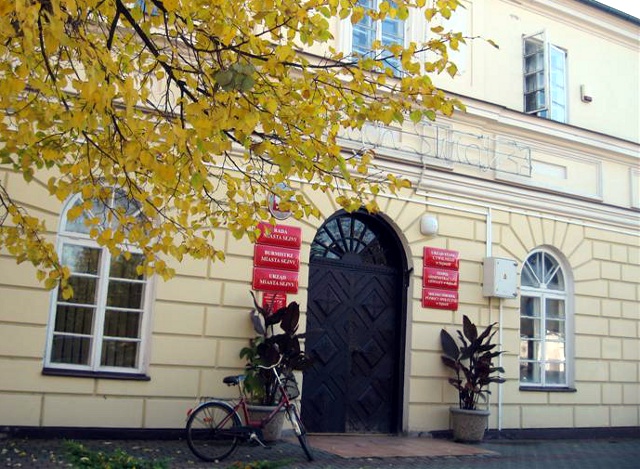 Sejny:  Burmistrz szuka oszczędności i zaczyna od siebie - sprzedał służbowy samochód