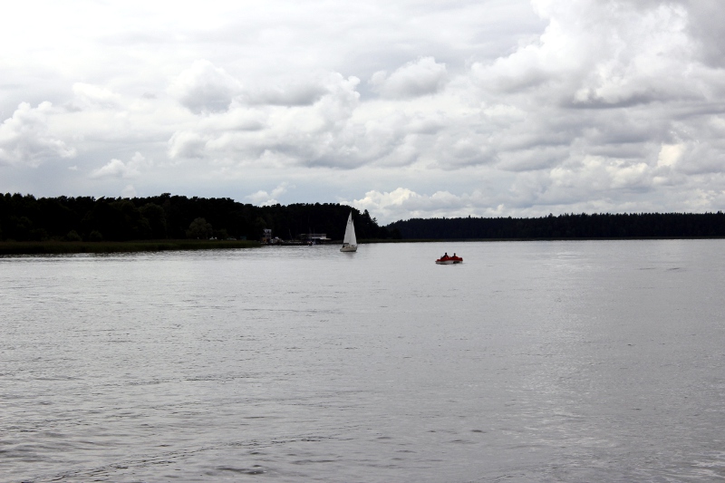 Augustów:  Policjanci uratowali żeglarza