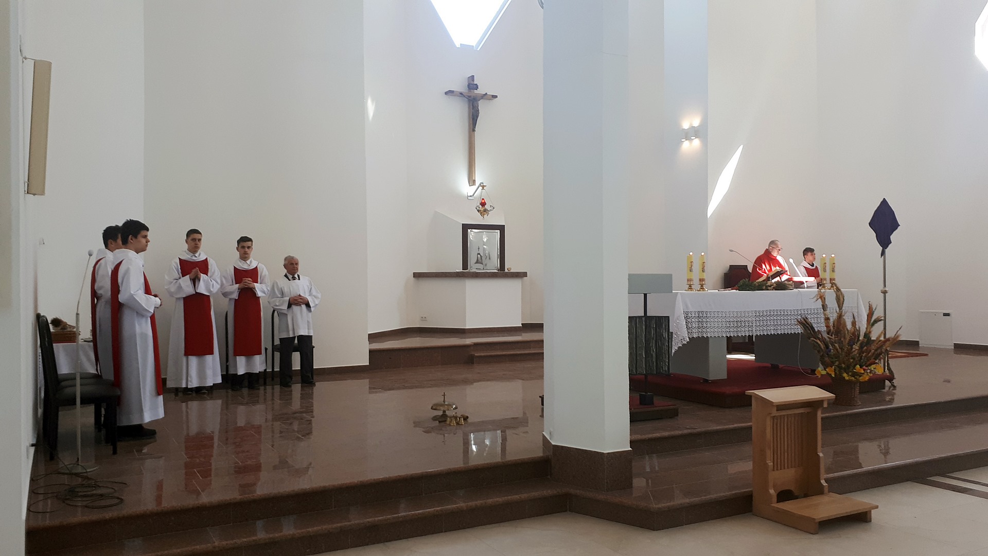 Kryzys odczuwa też Kościół