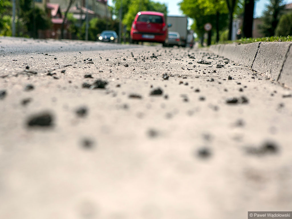 Suwałki. Wcześniej niszczyły ją cysterny z paliwem, a teraz wywrotki ze żwirem. Ulica Raczkowska jest w coraz gorszym stanie
