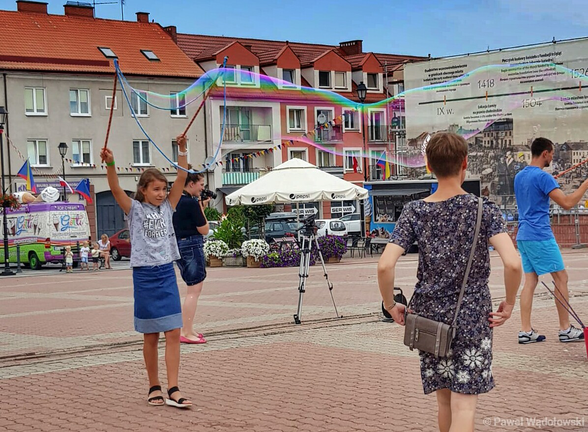 Miasteczko cyrkowe, kuglarze i muzyka - Festiwal Sztuki Ulicznej w Łomży