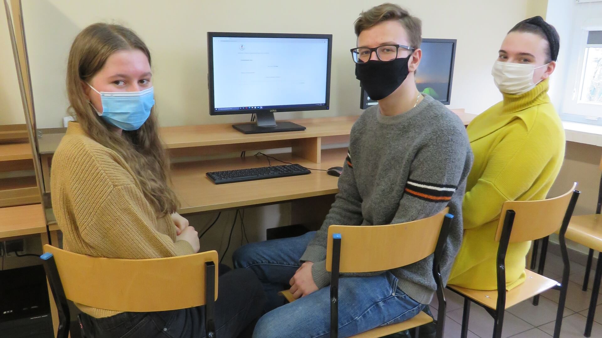 Uczniowie jednej ze szkół w Białymstoku zwyciężyli w ogólnopolskim konkursie dot. ubezpieczeń społecznych