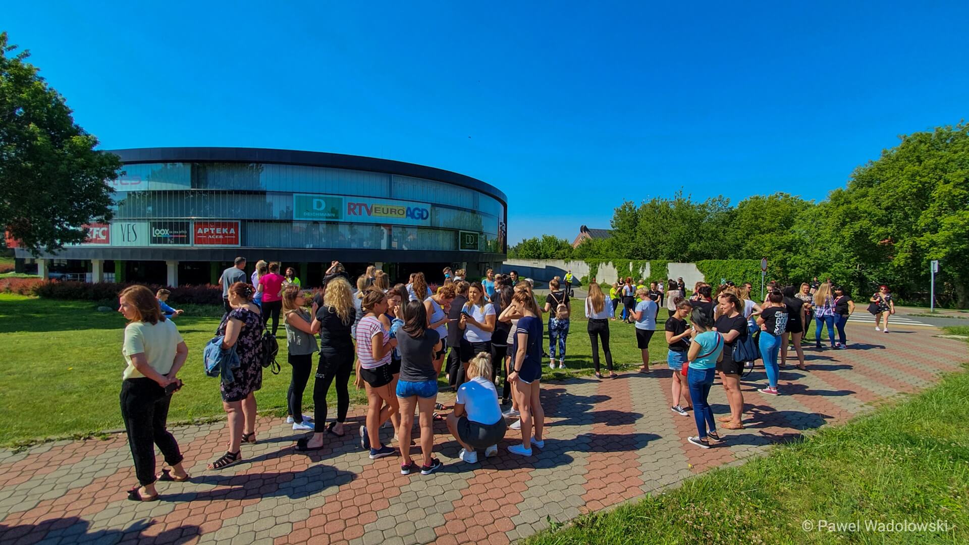 Ewakuacja klientów i pracowników z galerii handlowej w Łomży