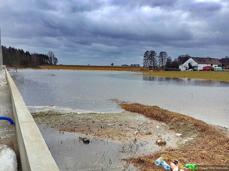 Strażacy walczą z podtopieniami w powiecie łomżyńskim