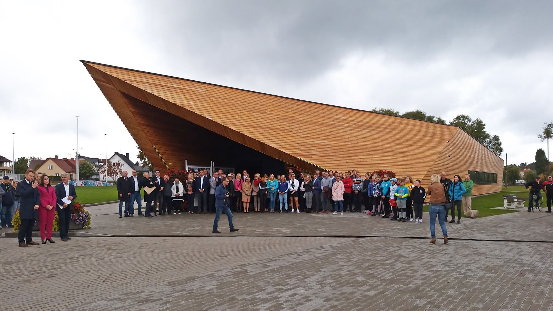 Mimo protestów radny Tomasz Dobkowski nadal będzie kierować zespołem kontrolującym przebieg budowy bazy kajakarzy