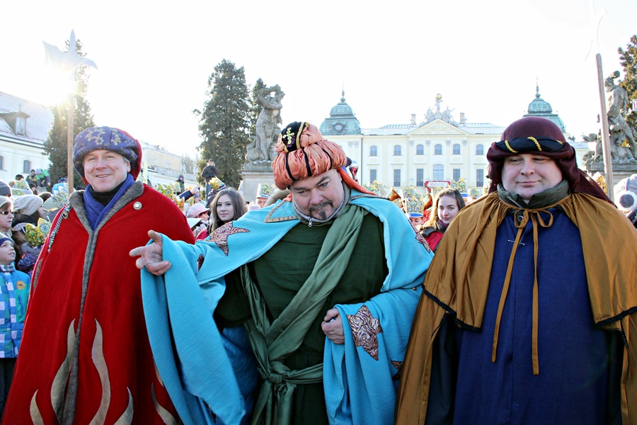 Region:  Orszaki Trzech Króli na ulicach miast [zdjęcia]