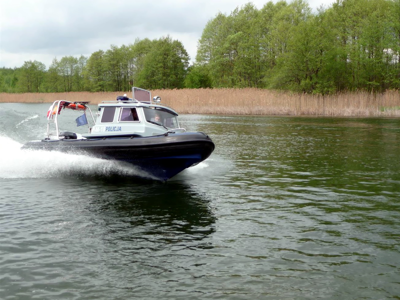 Policjanci rozpoczęli patrole na Wigrach, pojawią się też nad Szelmentem