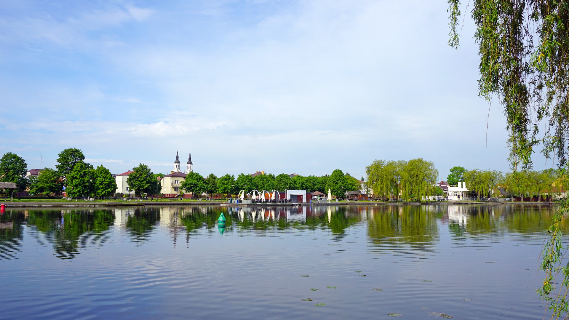 Augustowscy radni uhonorowali znane artystyczne małżeństwo oraz miejscowych lekarzy