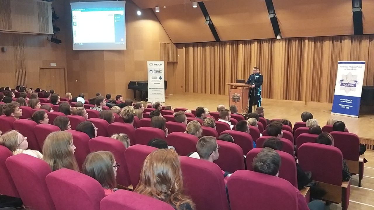 Dopalacze są ciągle groźne, mówią uczestnicy społecznej debaty w Suwałkach