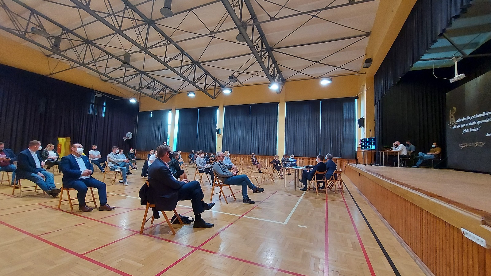 Czy zamiast basenu przy Szkole Podstawowej nr 10 w Suwałkach powinna powstać sala gimnastyczna?