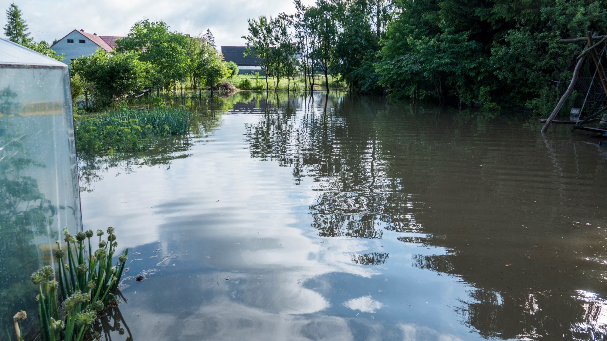 Władze Augustowa podejmą działania, które zapobiegną kolejnym zalaniom posesji