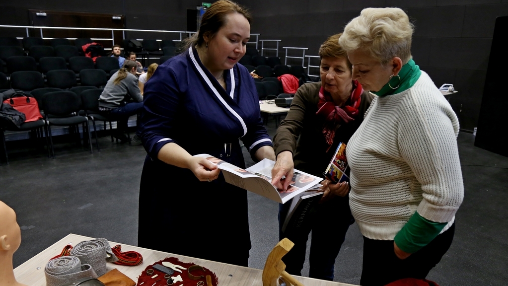 Opowieści różnej treści - średniowieczna moda