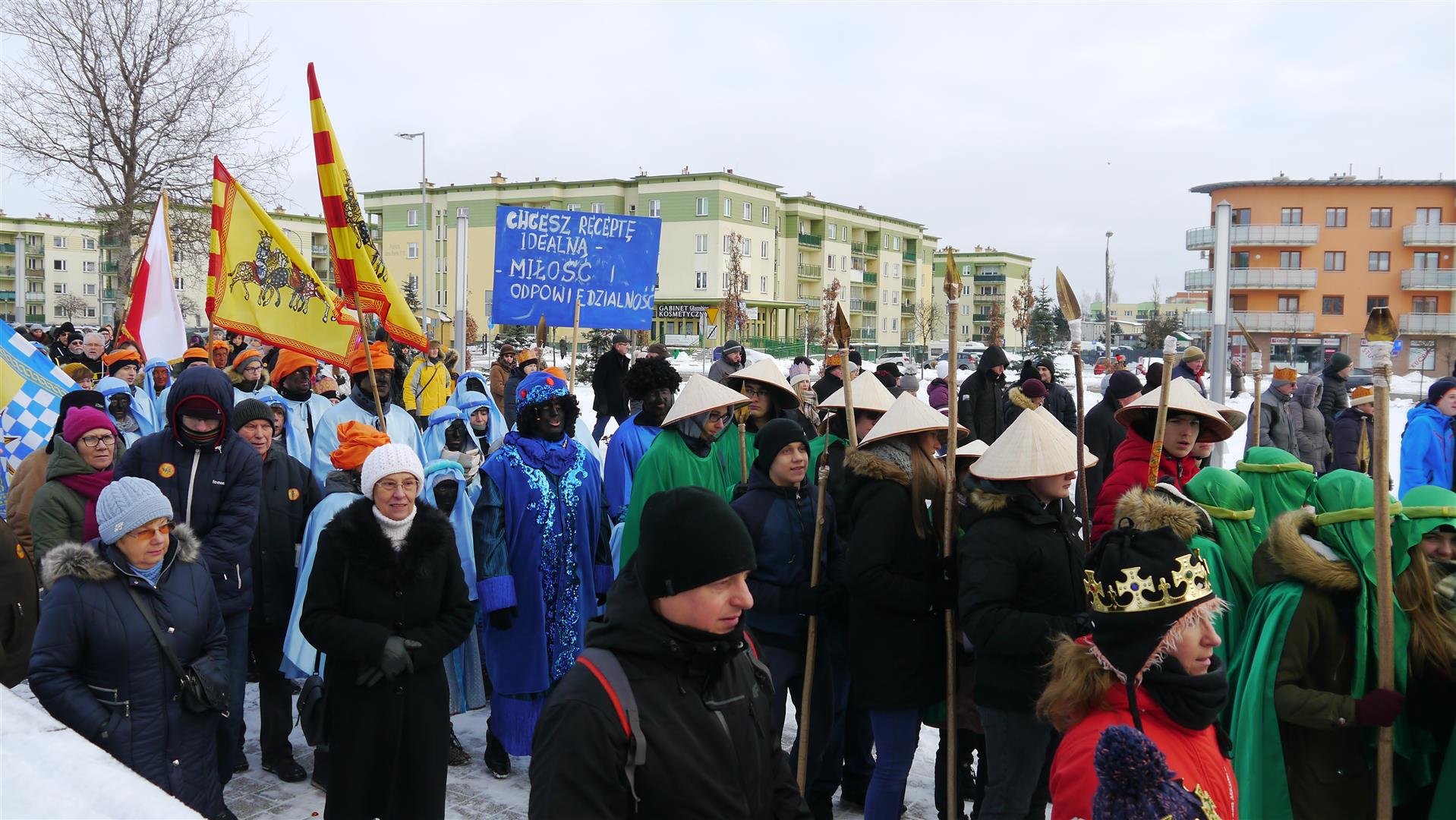 Kilkuset suwalczan już po raz kolejny przeszło przez miasto w barwnym Orszaku Trzech Króli