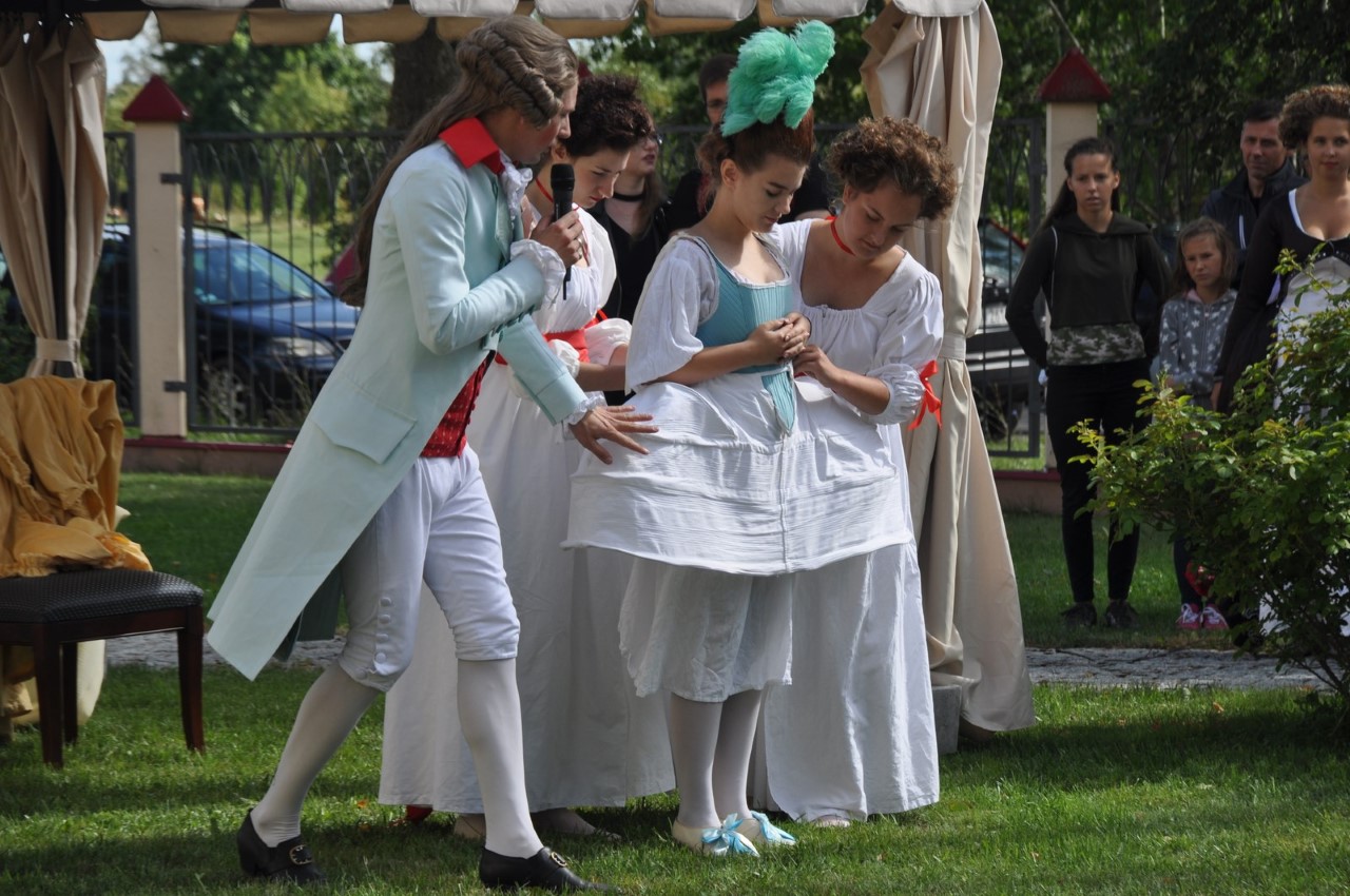 Ile halek miała dama w XIX wieku? Jak strzelało się z muszkietu? Piknik historyczny w Dowspudzie