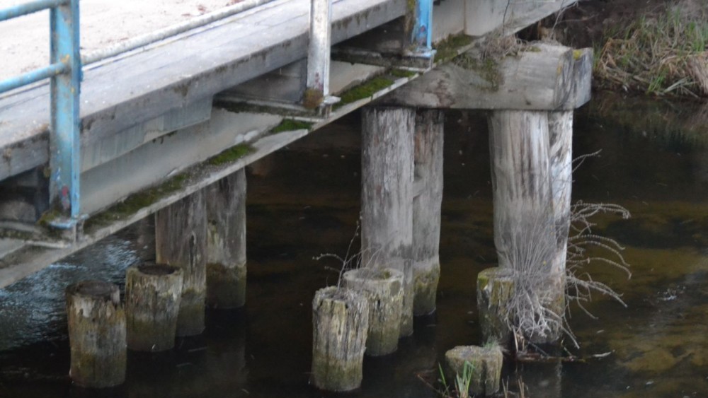 Gruntowny remont przejdzie drewniany most we wsi Posejnie w gminie Sejny