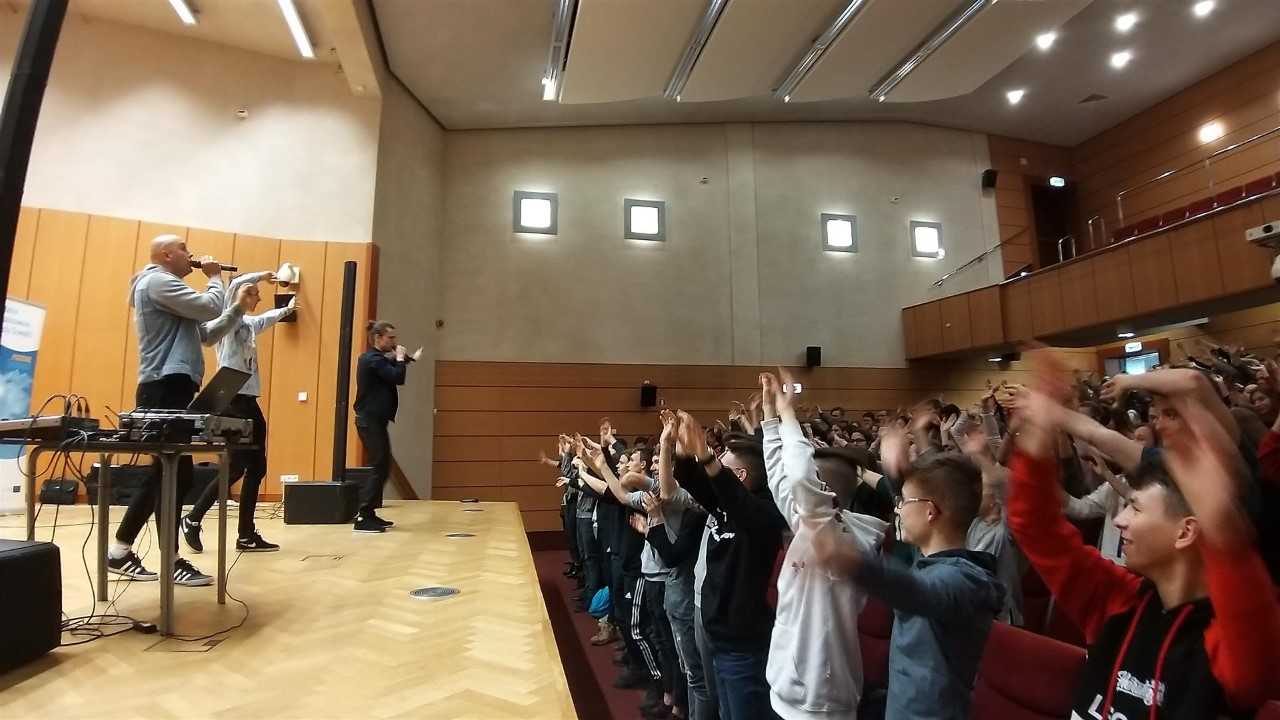 Czy narkotyki mogą dać szczęście i dlaczego młodzi ludzie po nie sięgają?