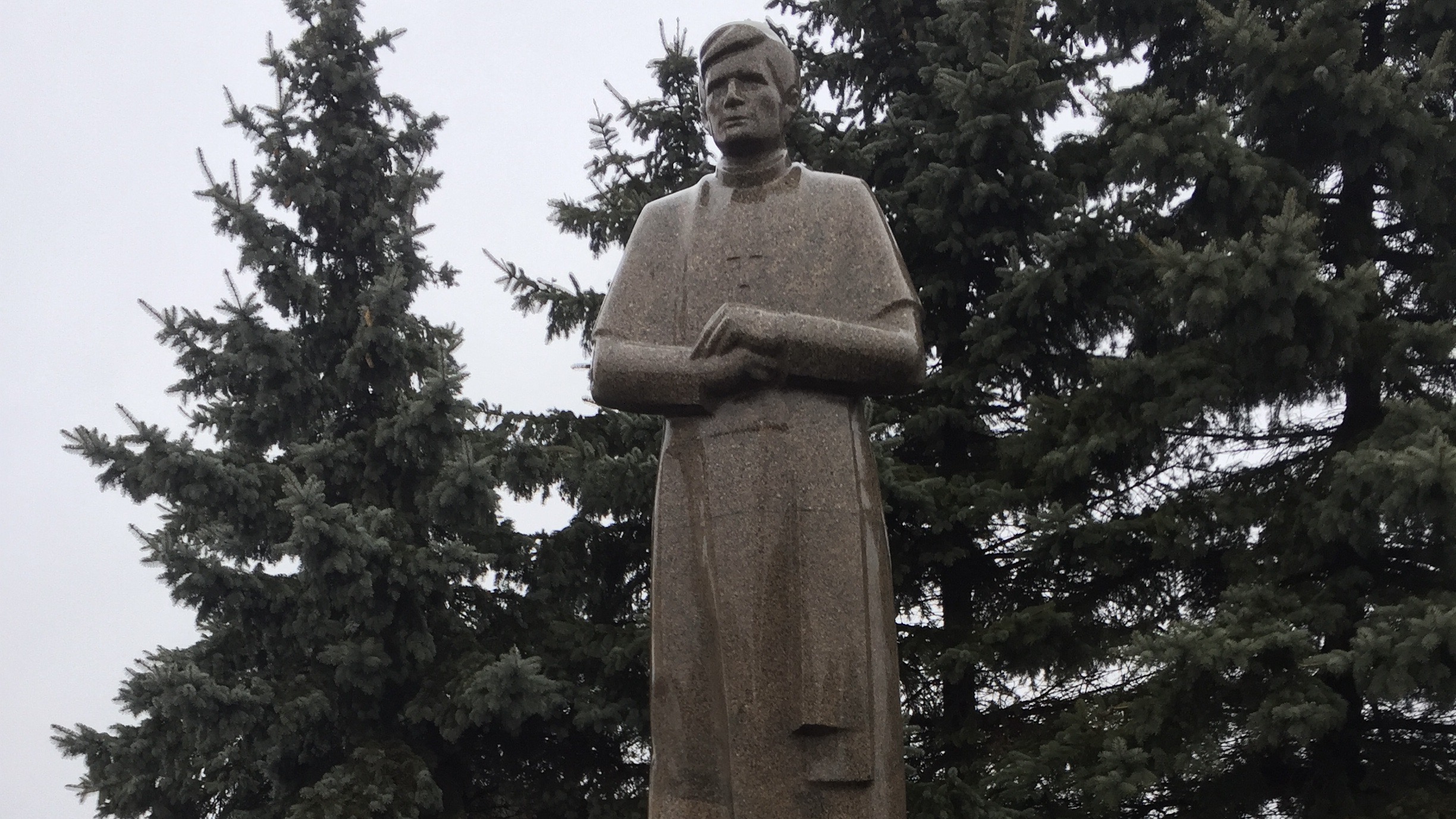 Kilka tysięcy złotych kosztowała naprawa sejneńskiego pomnika biskupa Antanasa Baranauskasa