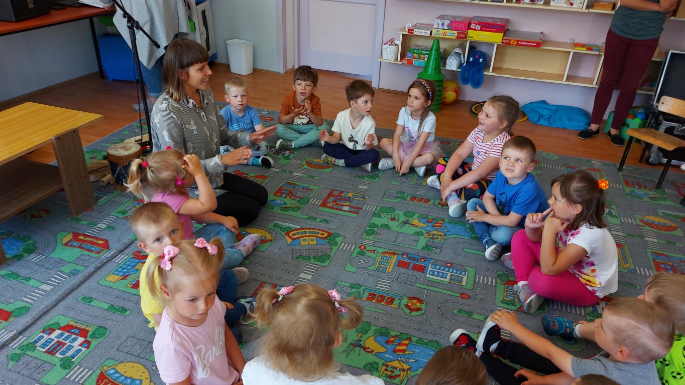 Przedszkolaki z Puńska poznawały przyrodę z pomocą nowoczesnych technologii