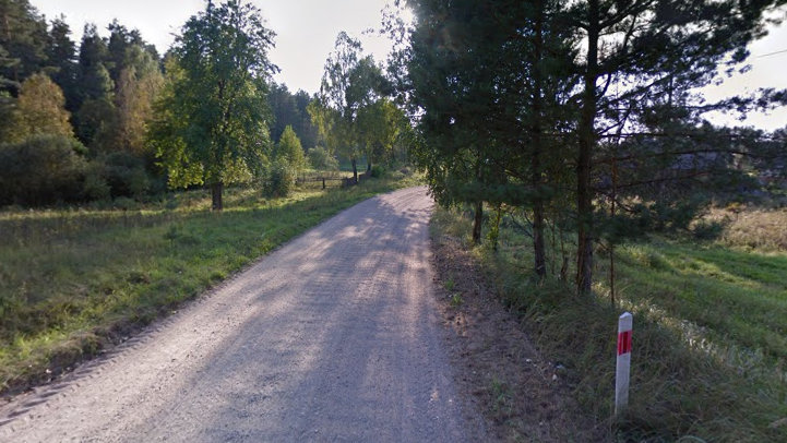 Mieszkańcy wsi Sarnetki domagają się remontu dziurawej drogi przechodzącej przez ich miejscowość