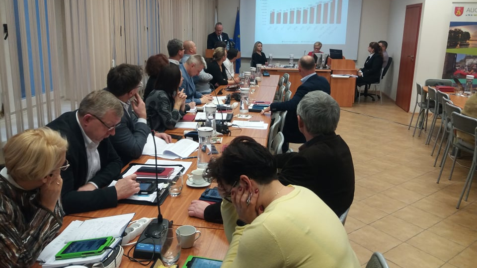 Augustowscy radni przekazali miejscowemu szpitalowi 160 tys. zł na kupno sprzętu do walki z kornawirusem