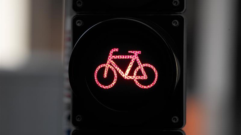 Suwalska policja poszukuje świadków potrącenia rowerzystki przez rowerzystę