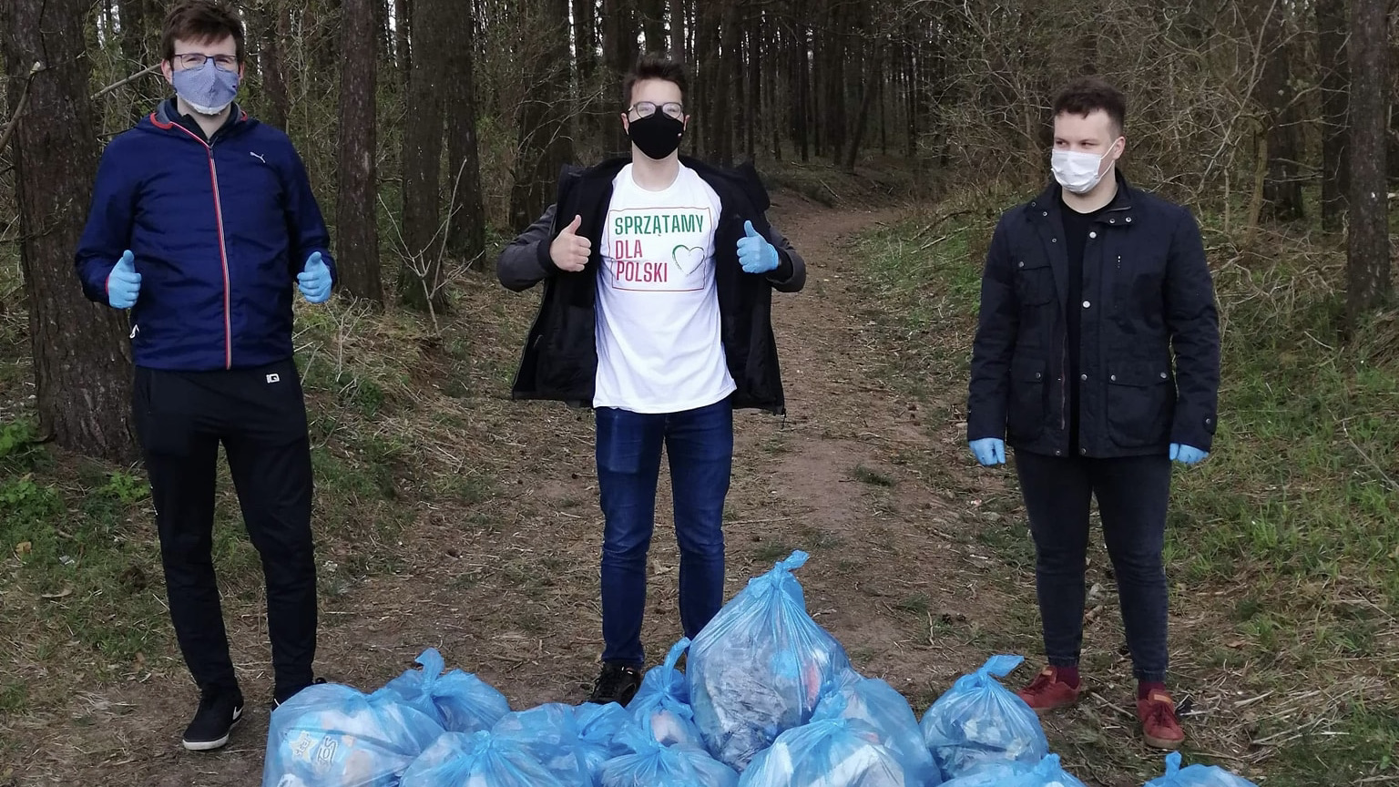 18 worków ze śmieciami zebrało w miniony weekend kilkunastu młodych suwalczan w okolicznych lasach