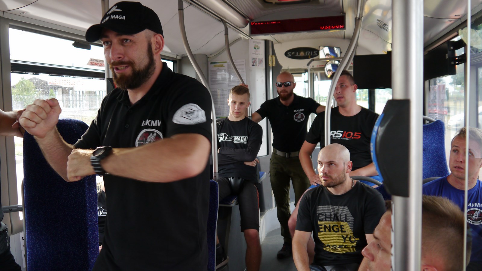 Krav Maga - zajęcia w autobusie