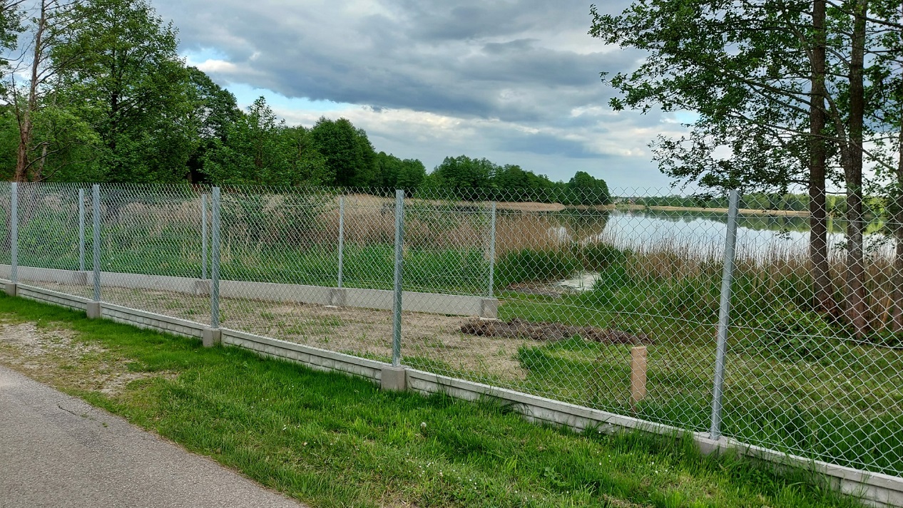 Mieszkańcy i turyści stracili swobodny dostęp do plaży w Leszczewku w gminie Suwałki