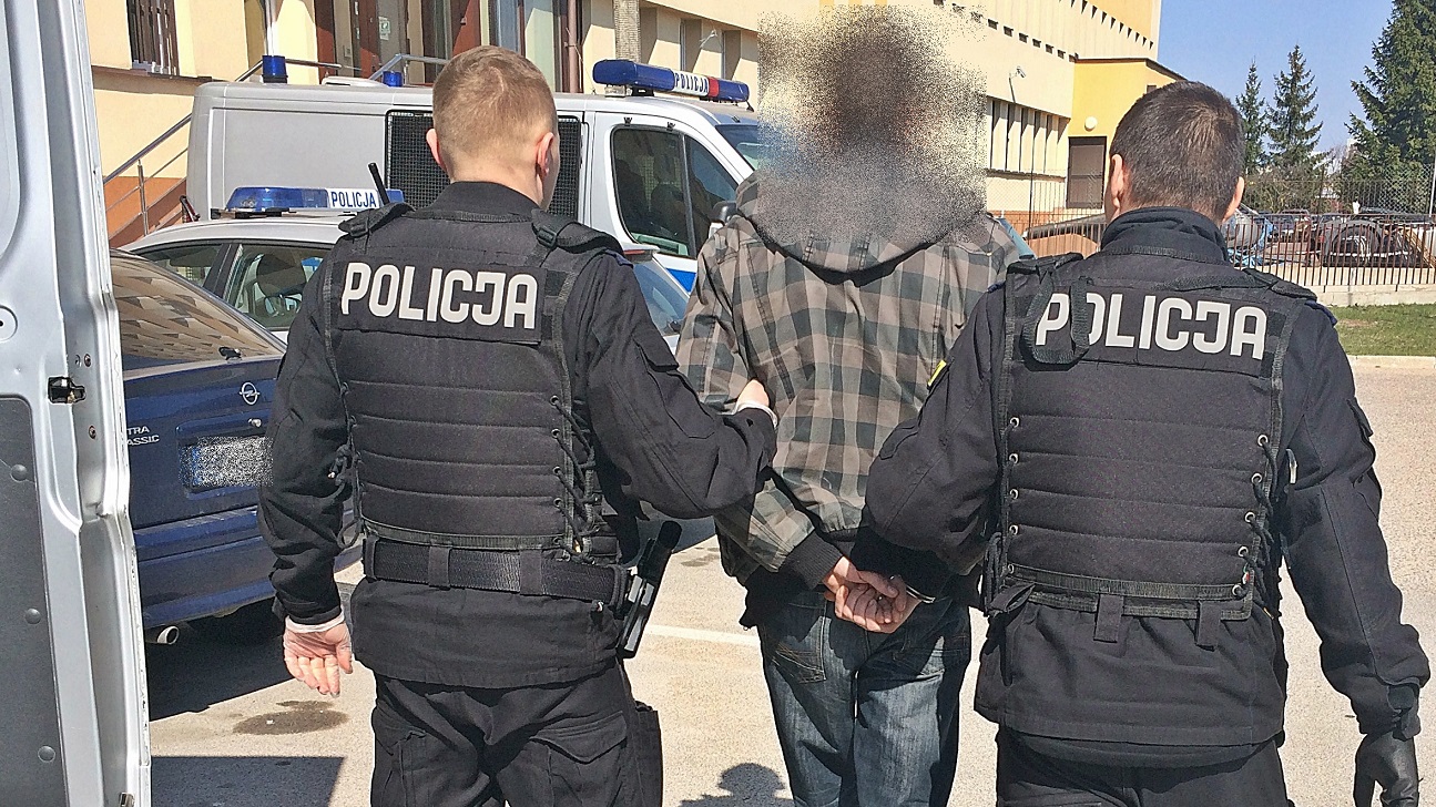 Suwalscy policjanci zatrzymali 34-latka poszukiwanego za rozbój na obywatelu Litwy