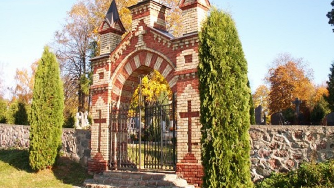 Uwaga na węże na cmentarzu w Puńsku!