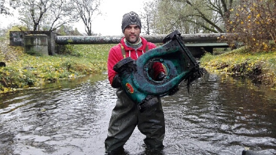 Śmieci nadal trafiają do Czarnej Hańczy