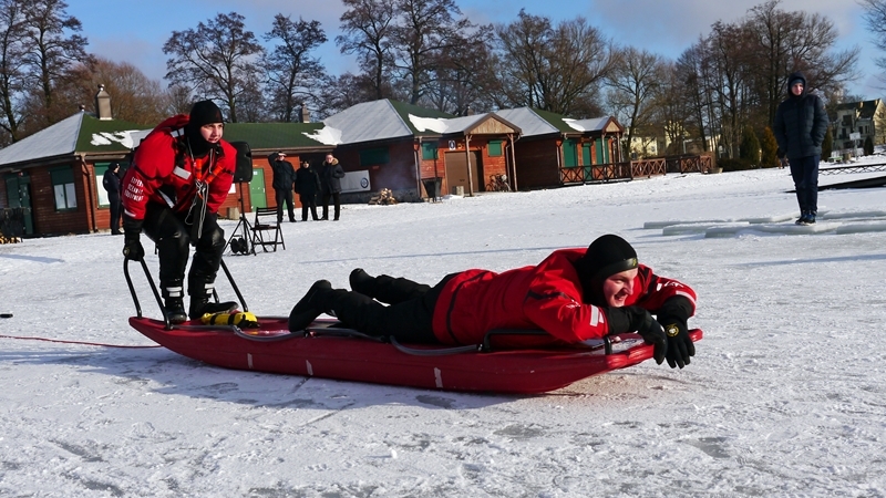 Czy zamarznięty suwalski zalew jest bezpieczny?