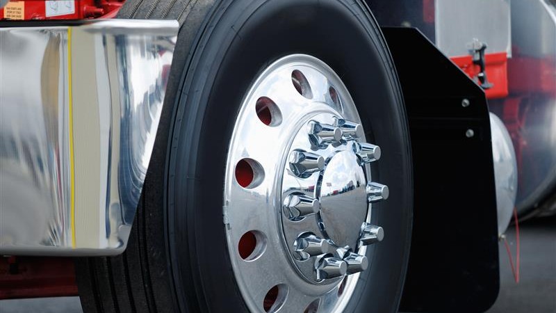 Suwalczanie z Dubowa Pierwszego alarmują, że ciężarówki rozjeżdżają ulice w pobliżu ich domów