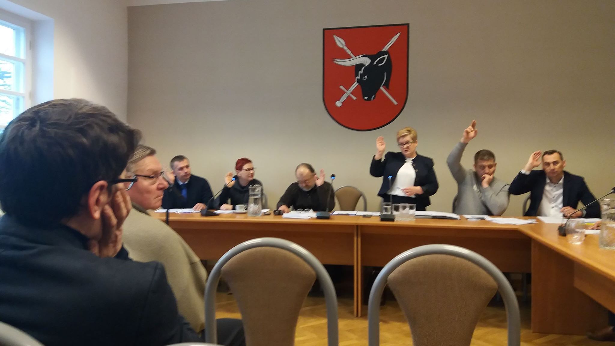 Otrzymał absolutorium, ale wotum zaufania już nie