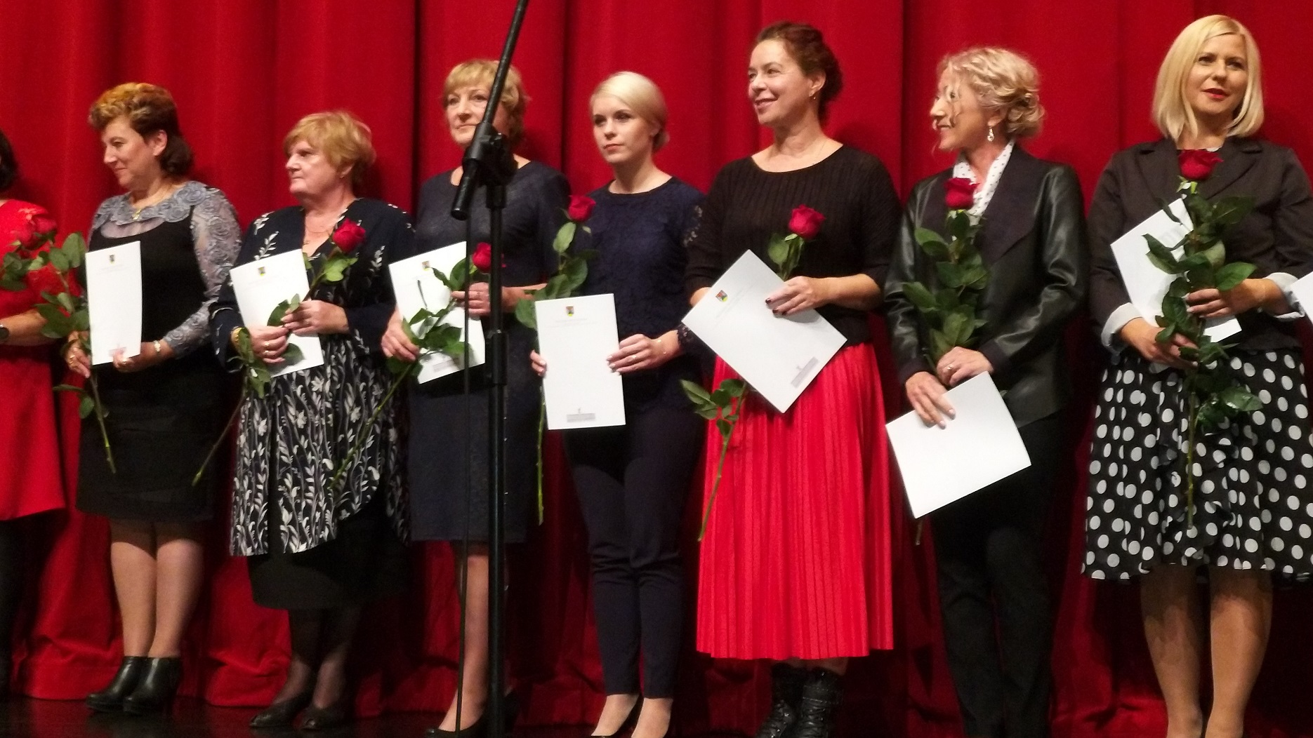 Nauczyciele odebrali nagrody prezydenta Suwałk z okazji Dnia Edukacji Narodowej