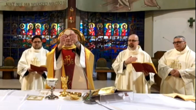 Wierni suwalskiej parafii Matki Bożej Miłosierdzia będą mogli oglądać w internecie transmisje z obchodów Triduum Paschalnego