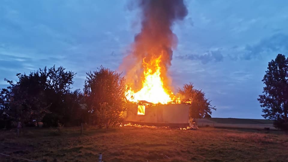 Doszczętnie spłonął drewniany dom w Filipowie Trzecim