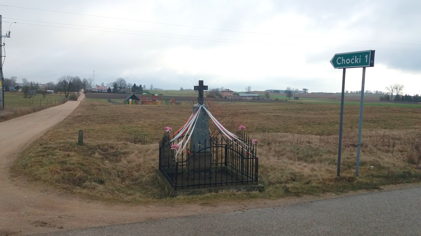 Nawet ciągniki mają problem. Droga Żubrynek - Małe Raczki jest w opłakanym stanie